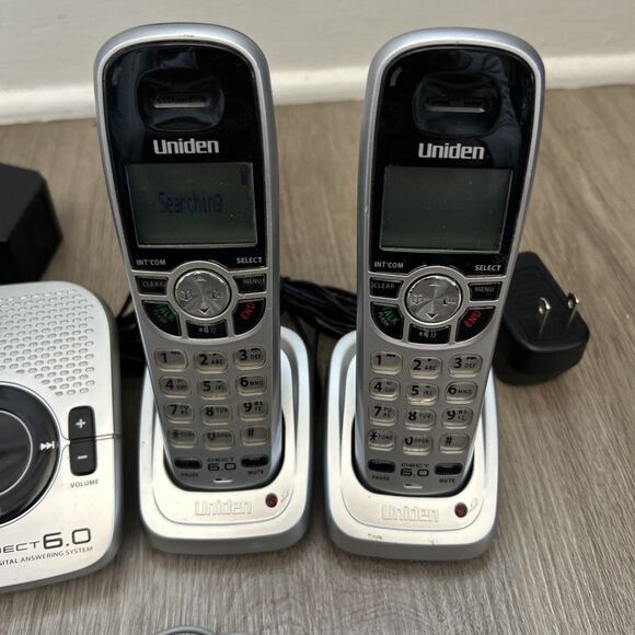 Uniden DECT 6.0 Cordless Phone Set 1580-3 Answering Machine & 2 Single Line READ - Picture 3 of 9